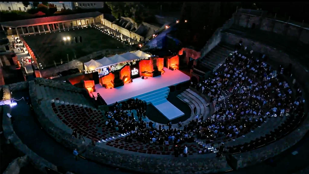 rocco-barocco-alta-moda-pompei-teatro-grande-sfilata