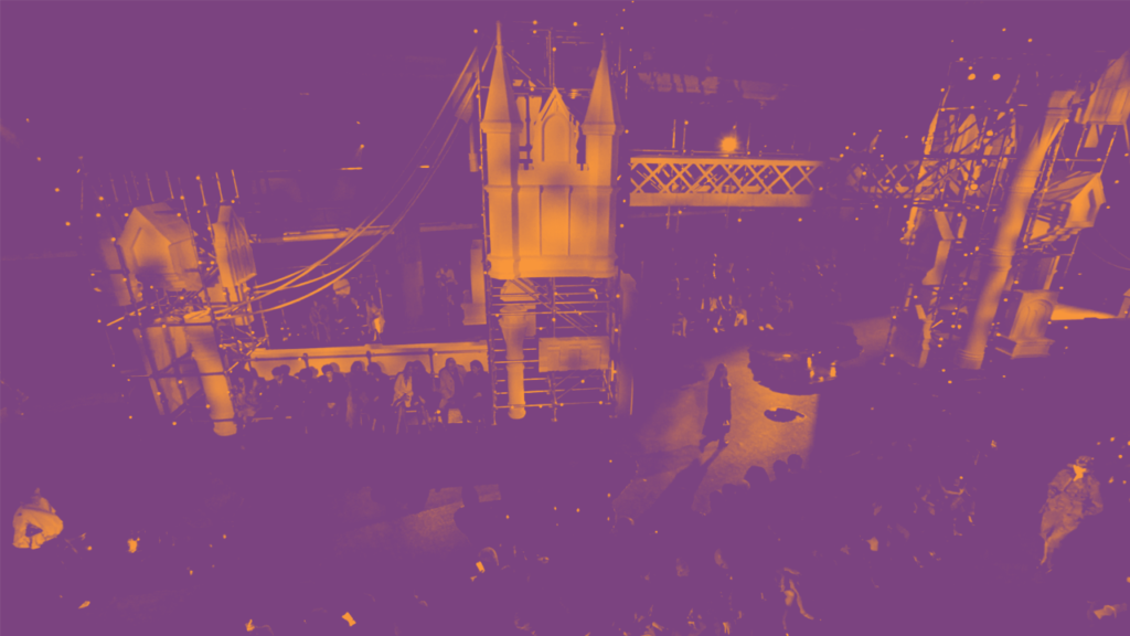 burberry-fw26-london-fashion-week-trench-tower-bridge